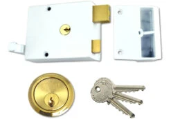 Union 1332 - Double Throw Drawback Night Latch (60mm, White, Brass)