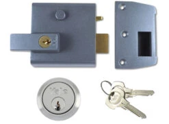 Yale No. 1 - Auto Deadlocking Night Latch (60mm, Brass) -Home Security Anti-Theft Supplies Store 76122