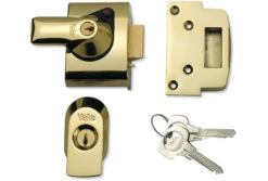 Yale PBS2 - 40mm Auto Deadlocking Night Latch (40mm, Brass)