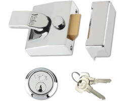 Yale 85 - Deadlocking Night Latch (40mm, Chrome)