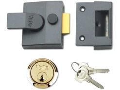 Yale 85 - Deadlocking Night Latch (40mm, Chrome) -Home Security Anti-Theft Supplies Store 76224