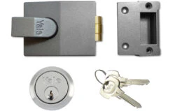 Yale 81 - Rollerbolt Night Latch (60mm, Dark Grey, Chrome)